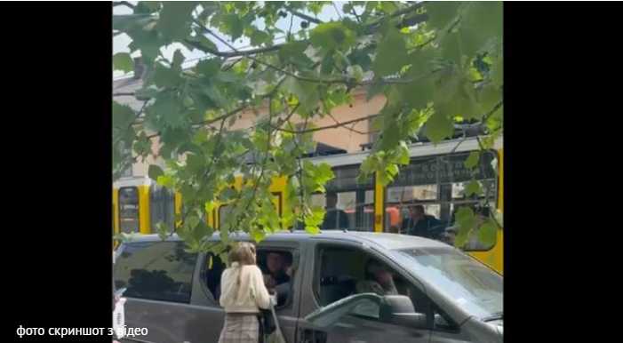 У Львівському ТЦК прокоментували напад на бус і звільнення військовозобов’язаного
