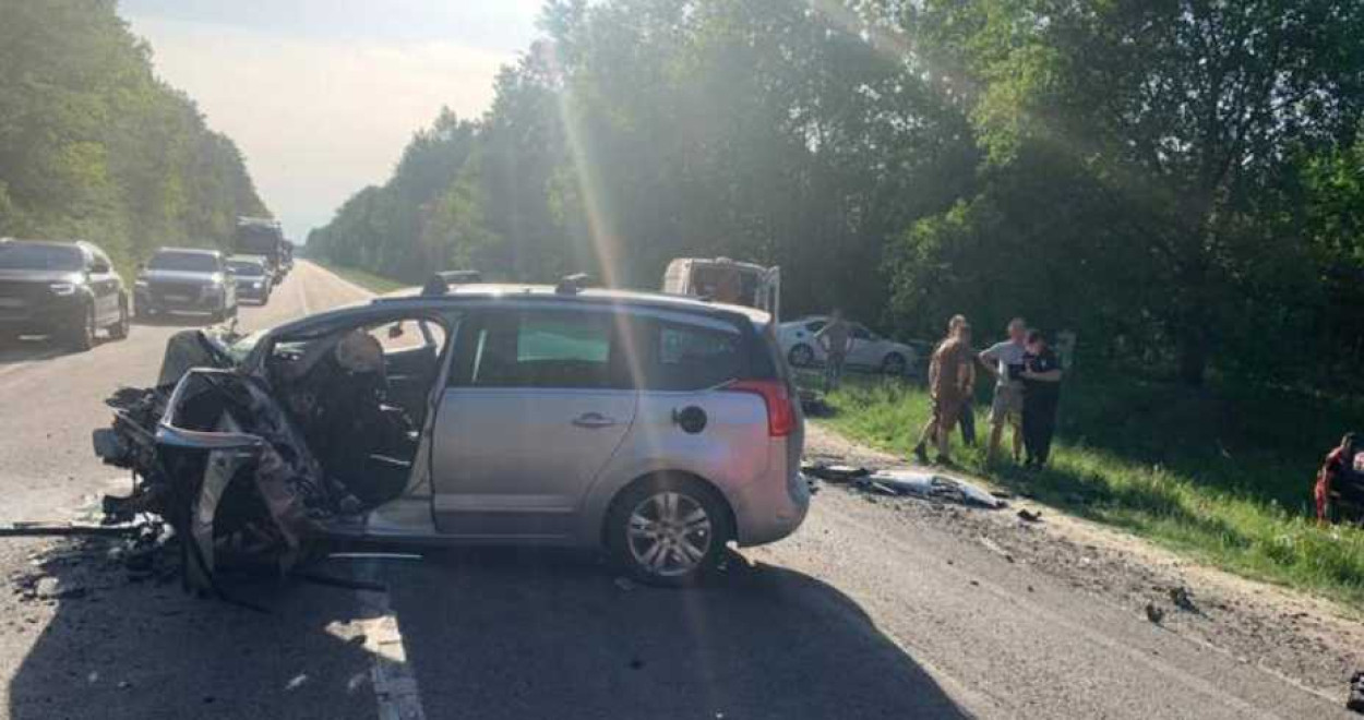 На Львівщині у лобовій ДТП загинули два водії та пасажирка
