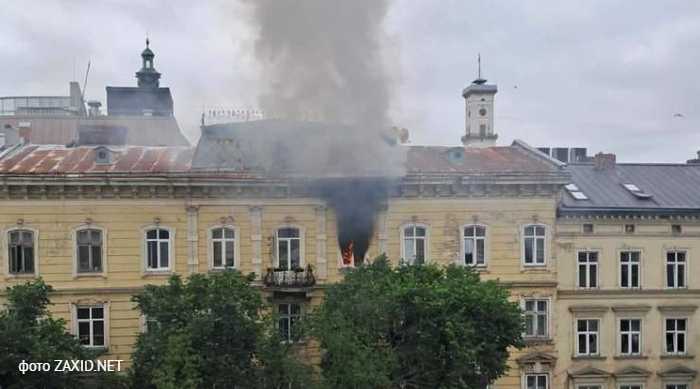 У кам'яниці в центрі Львова спалахнула пожежа