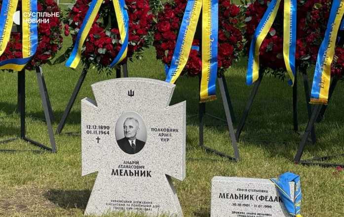 На могилі діячки ОУН Софії Мельник встановили повноцінний памʼятник