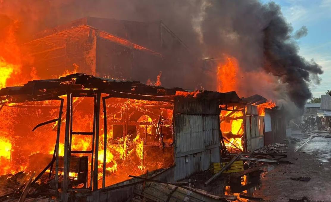 На Львівщині рятувальники ліквідували масштабну пожежу