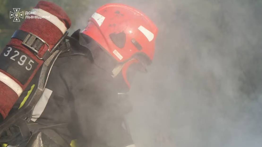 На Львівщині під час пожежі в будинку постраждала жінка