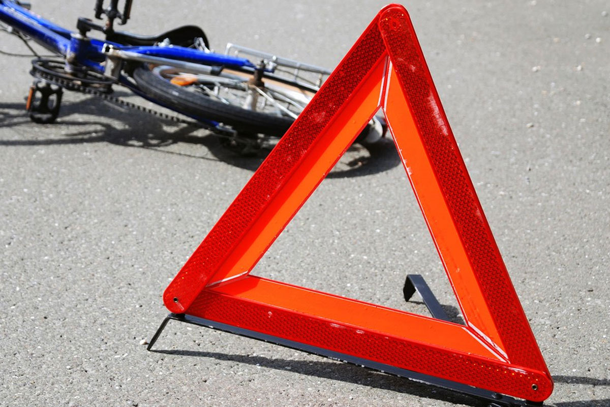 На Львівщині вантажівка збила підлітка на велосипеді