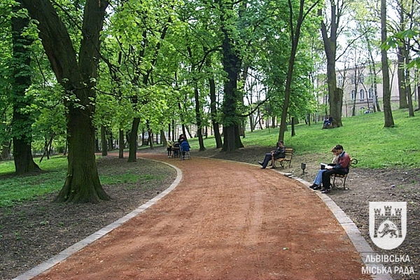 У Львові прибиратимуть парки та сквери
