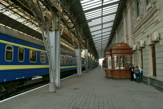 На Львовской железной дороге меняется расписание движения пригородных поездов