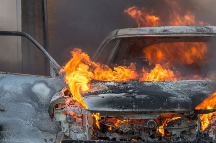 Во Львове горел автомобиль Chevrolet